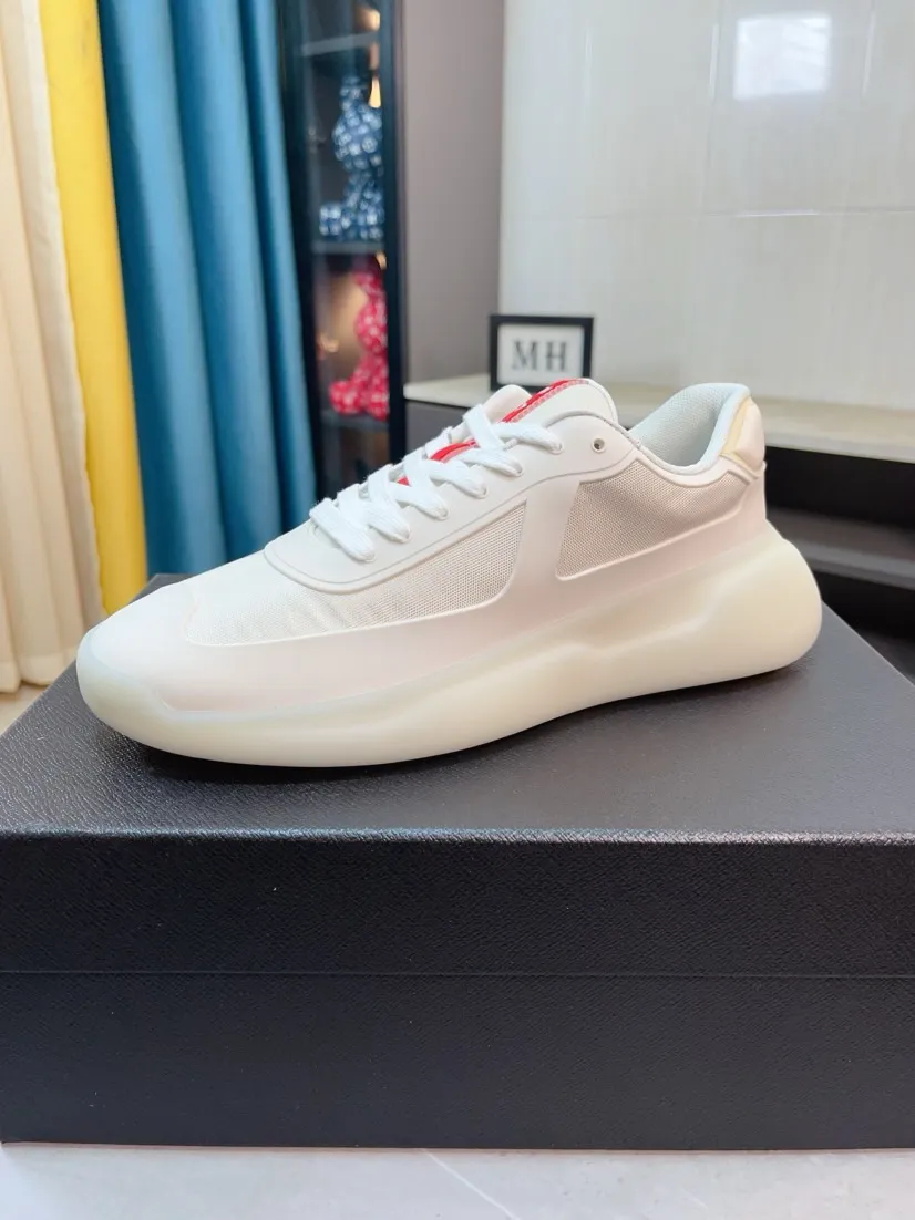 The ex-factory price is 680🌹🌹The high-quality new Prada (Prada) counters are launched simultaneously. The new men's shoes and 😘fabrics are selected from imported mesh and glue-spraying technology. Imported cowhide lining. 👍🏿High-end☄️Open-molded non-slip rubber outsole, exquisite lines, simple and elegant, comfortable and high-end for leisure travel. Code number: 38 to 44